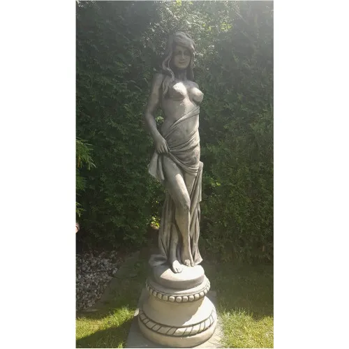 Isabella mit Sockel
