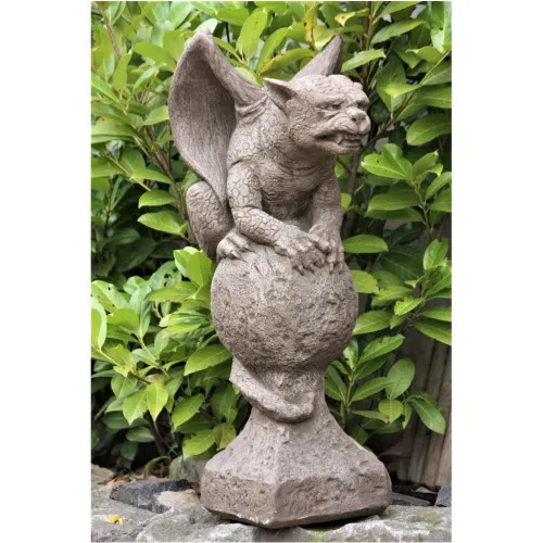 Gargoyle auf Kugel