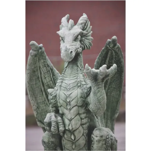Drache sitzend