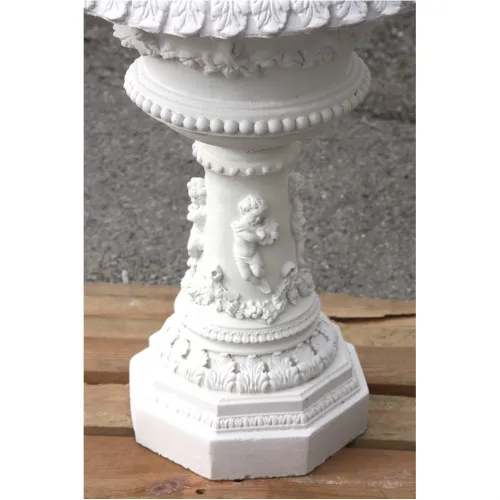 Amphore mit Engel