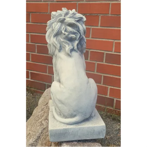 Löwe sitzend