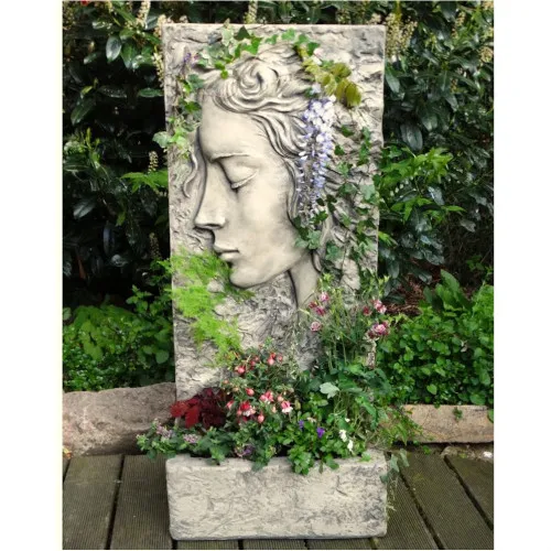 Frauen Relief