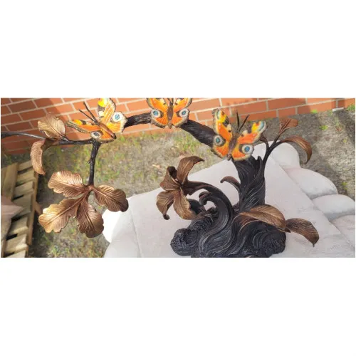 Schmetterlinge auf Ast