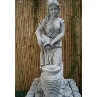 Brunnen mit Frau