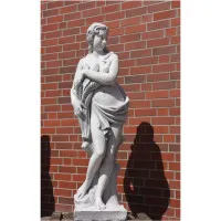 Frauenskulptur Sommer