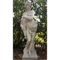 Frauenskulptur Sommer