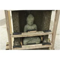Buddha in Nische