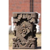 2 Wächter mit Sockel