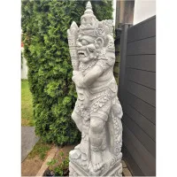 Bali Krieger auf Sockel