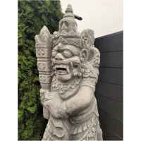 Bali Krieger auf Sockel