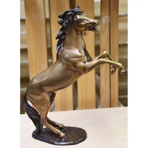 Steigendes Pferd