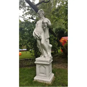 Bacchus auf Sockel