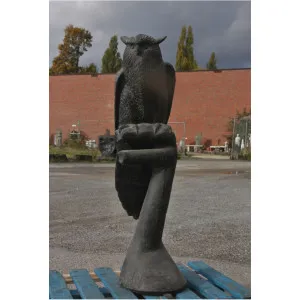 Eule auf Stamm