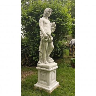 Bacchus auf Sockel