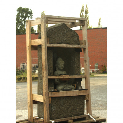 Buddha in Nische