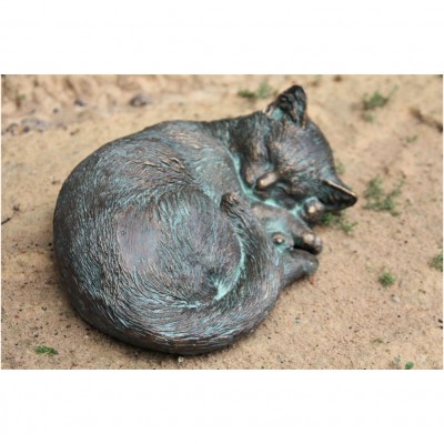 Katze liegend