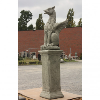 Greif auf Säule