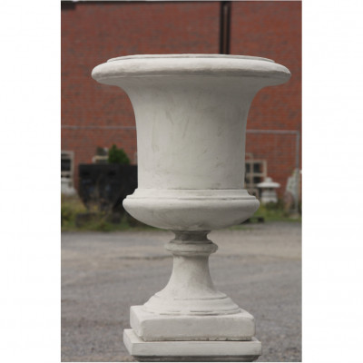 Amphore mit Sockel