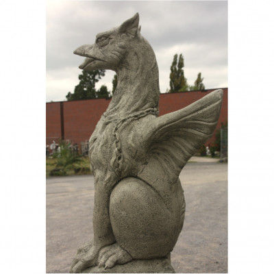 Greif auf Säule