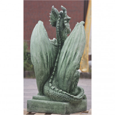 Drache sitzend