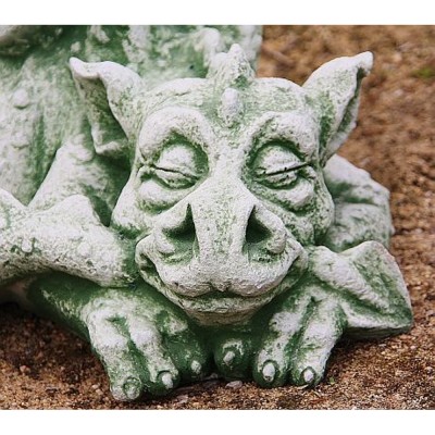 Drache liegend