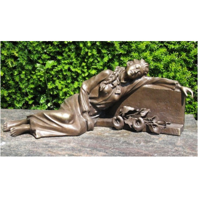 Frau für Grabmal