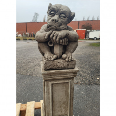 Gargoyles auf Säule